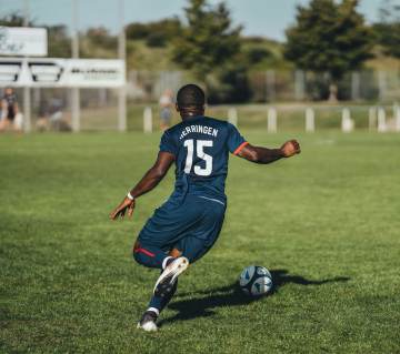 曼联推迟签第三名中场原因曝光！拉爵观望皇马转会，与科内保持联系｜PA娱乐官方网站（配图示意）